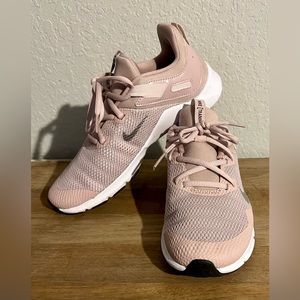 ‎Wmns Nike Legend Essential Running Shoe